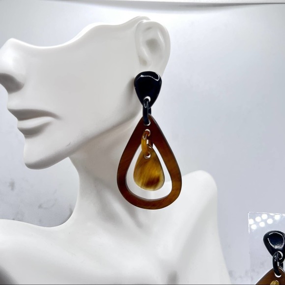 Hand carved Water Buffalo Horn earrings. Each is one of a kind. - Picture 12 of 14